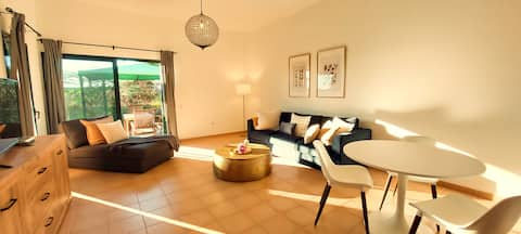 Anuncio de Airbnb popular: Volcano Sunset View Villa in Corralejo Tamaragua. en La Oliva