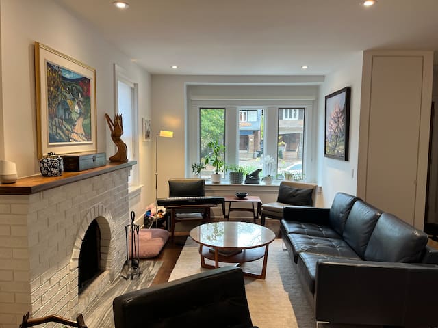 Luxe 5 Bed 4.5 Bath 3 Storey High Park Downtown