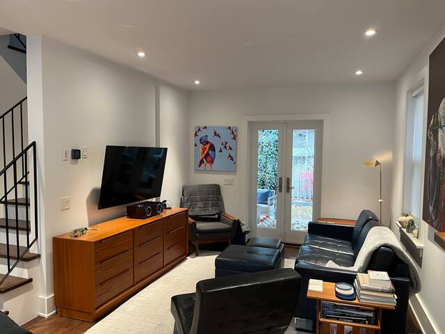 Luxe 5 Bed 4.5 Bath 3 Storey High Park Downtown gallery image 2