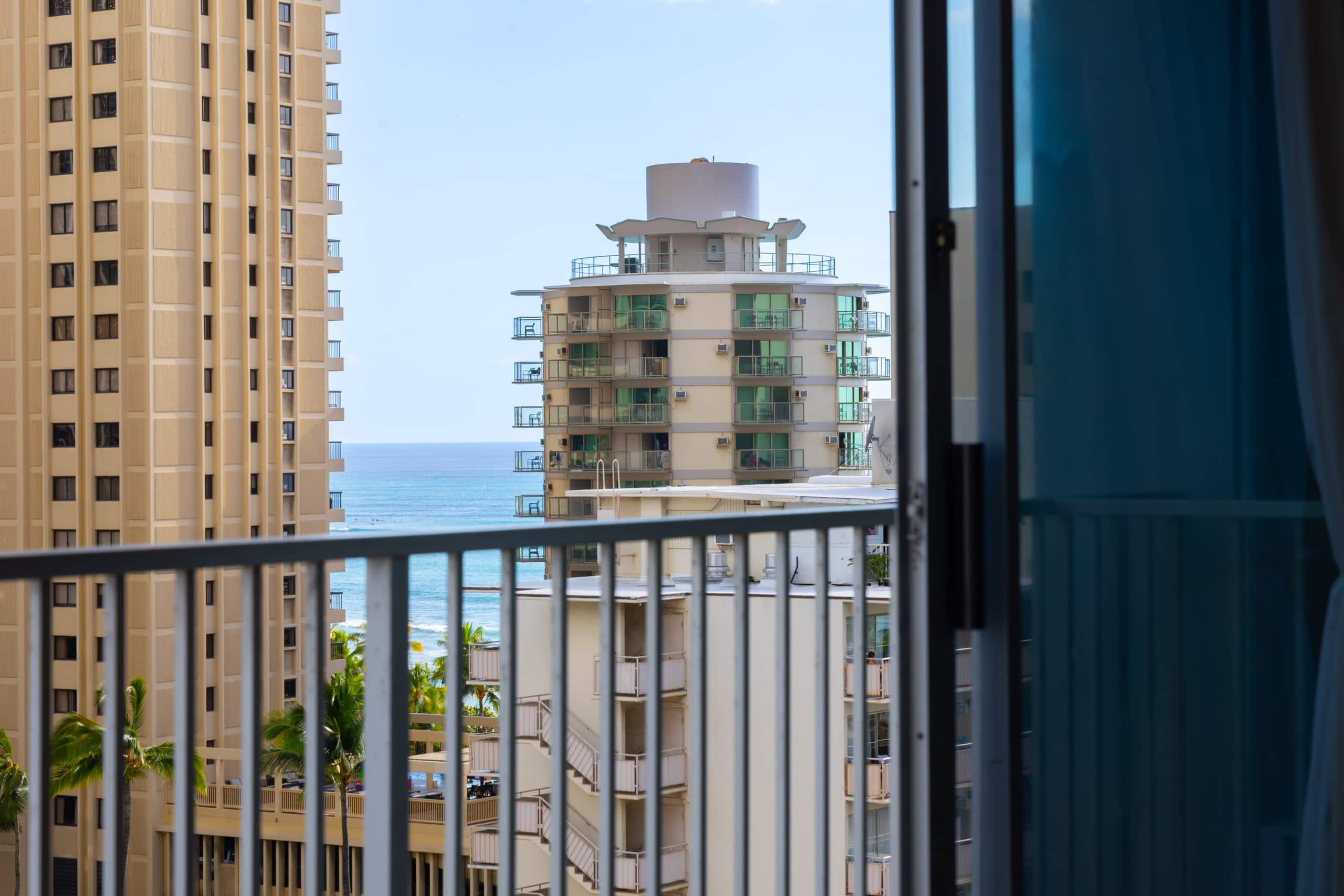 Waikiki studio w/ lanai & rooftop pool - Image 29