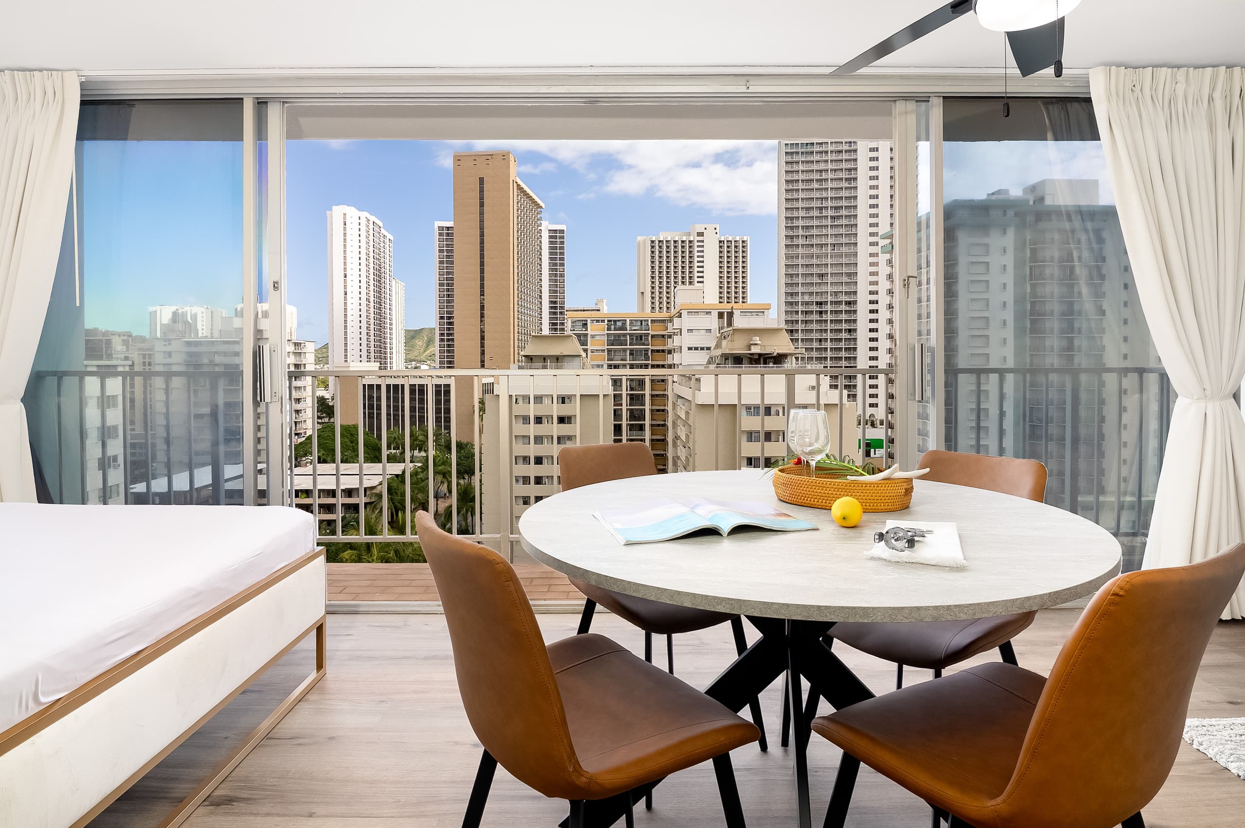 Waikiki studio w/ lanai & rooftop pool - Image 20