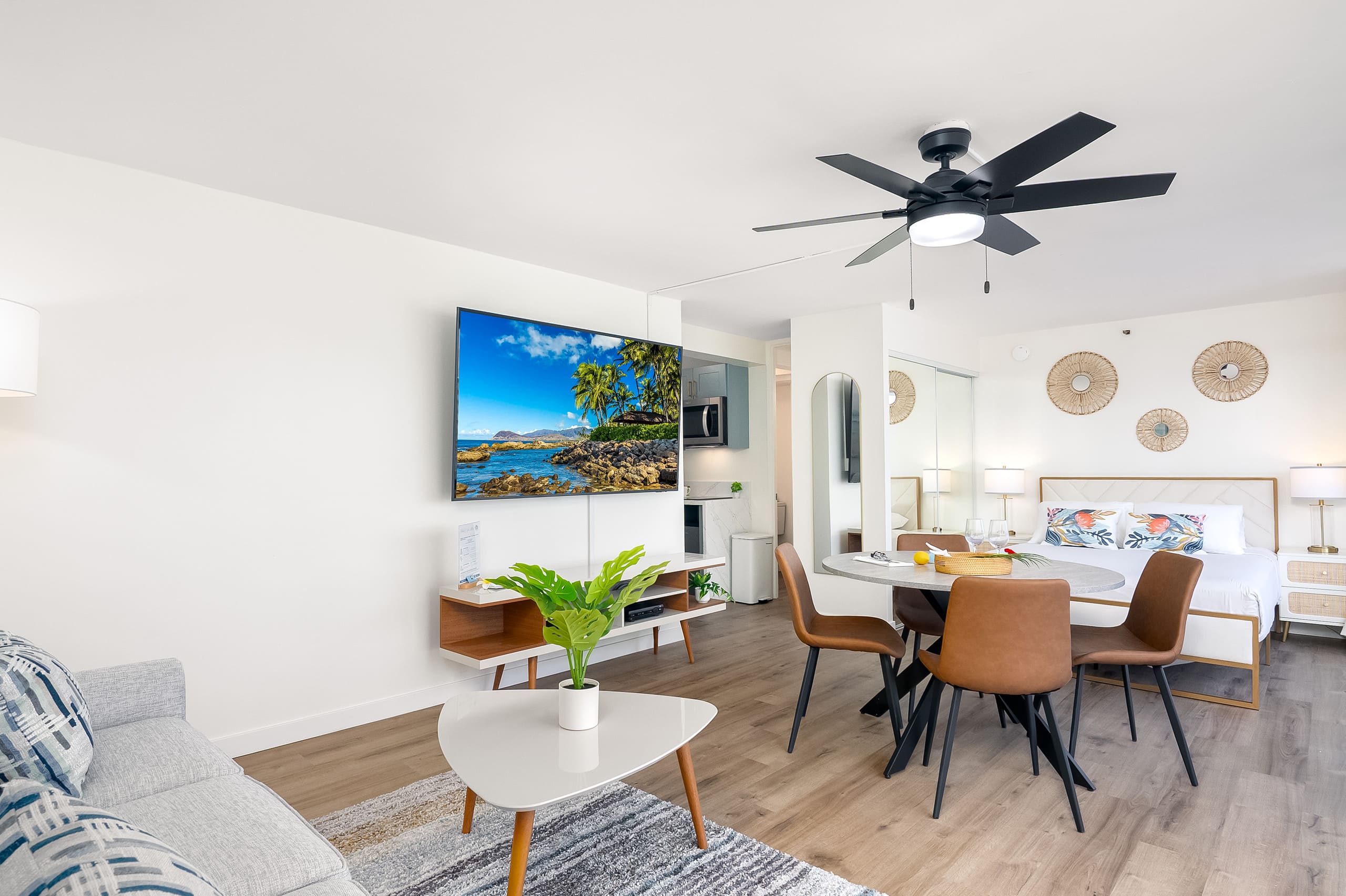 Waikiki studio w/ lanai & rooftop pool - Image 4