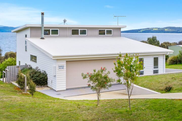 Waterfront Bruny Island Stay; Beach, Views, Luxury
