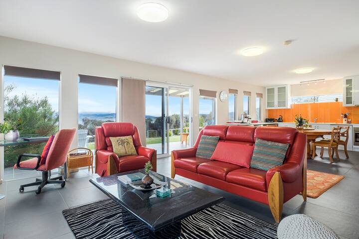 Waterfront Bruny Island Stay; Beach, Views, Luxury gallery image 2