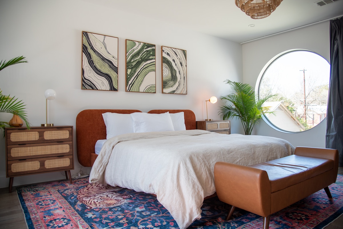 Luxury Oasis near downtown w/ heated pool