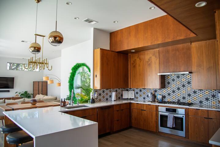 Luxury Oasis near downtown w/ heated pool gallery image 2