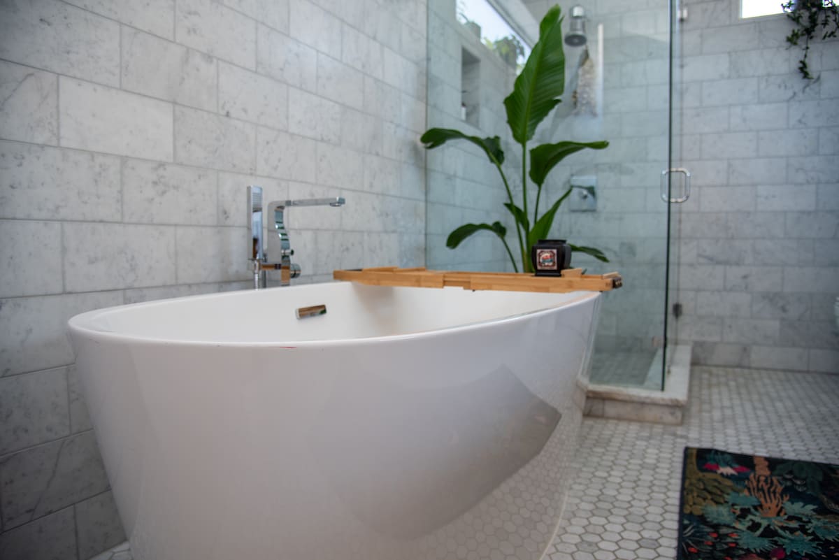 Luxury Oasis near downtown w/ heated pool