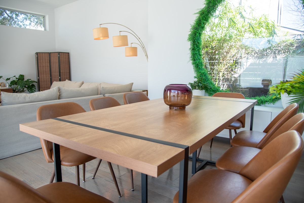 Luxury Oasis near downtown w/ heated pool