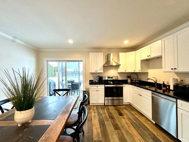 Tradewind Haven – New Townhouse Near Newport! gallery image 5