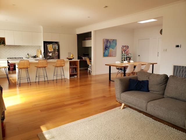 Family friendly retreat close to train station