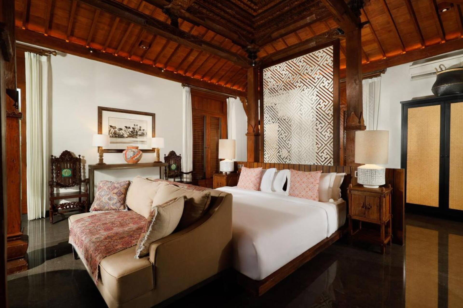 Traditional Joglo Retreat 10 Bedroom Private Villa in Jimbaran 3