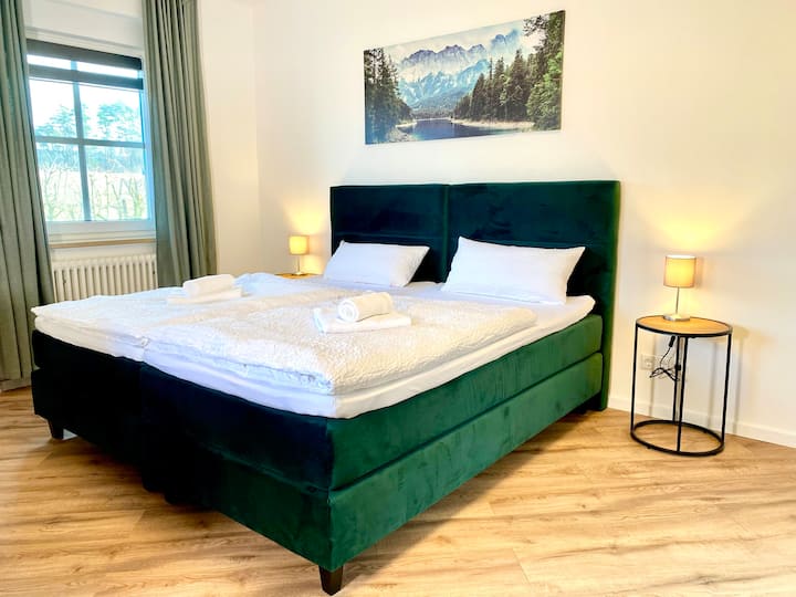 Môže sa použiť ako manželská posteľ alebo samostatné postele.