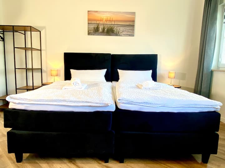 Môže sa použiť ako manželská posteľ alebo samostatné postele.