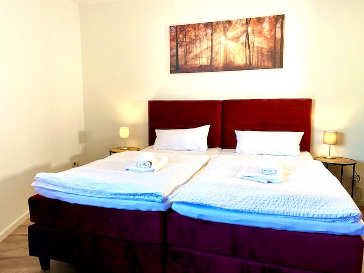 Môže sa použiť ako manželská posteľ alebo samostatné postele.