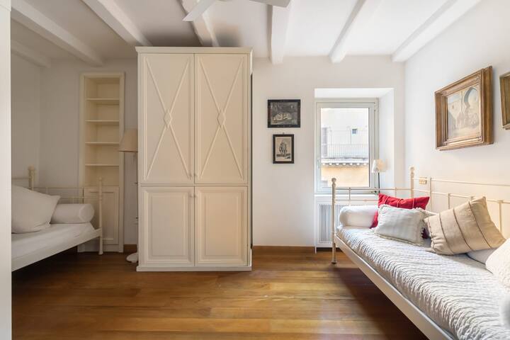 Penthouse with Terrace near Pantheon gallery image 4