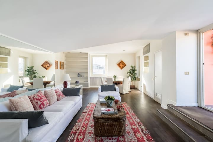 Penthouse with Terrace near Pantheon