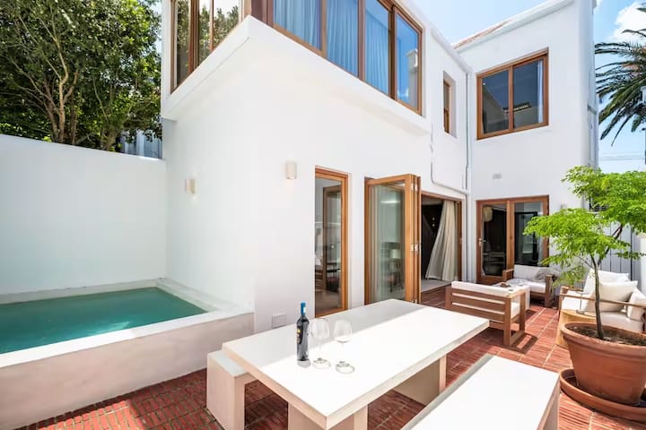 Design Retreat Near City & Sea