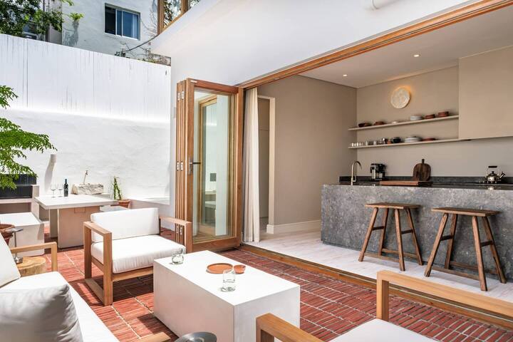 Design Retreat Near City & Sea gallery image 5