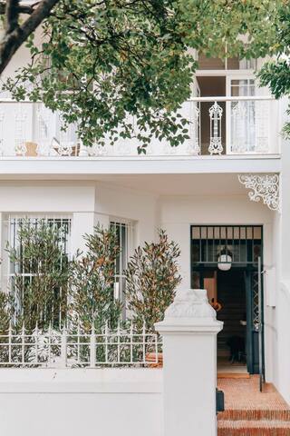 Design Retreat Near City & Sea gallery image 2