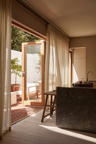 Design Retreat Near City & Sea gallery image 3