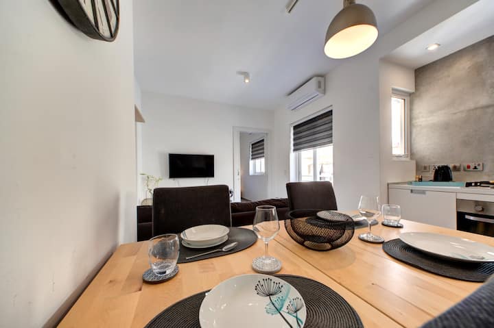 V86 - Agatha 5 - Sliema Apartment Near The Sea - Malta