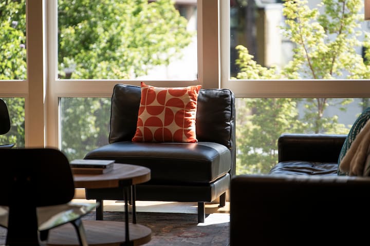 Walk to Breweries, Eats & Pickleball Park