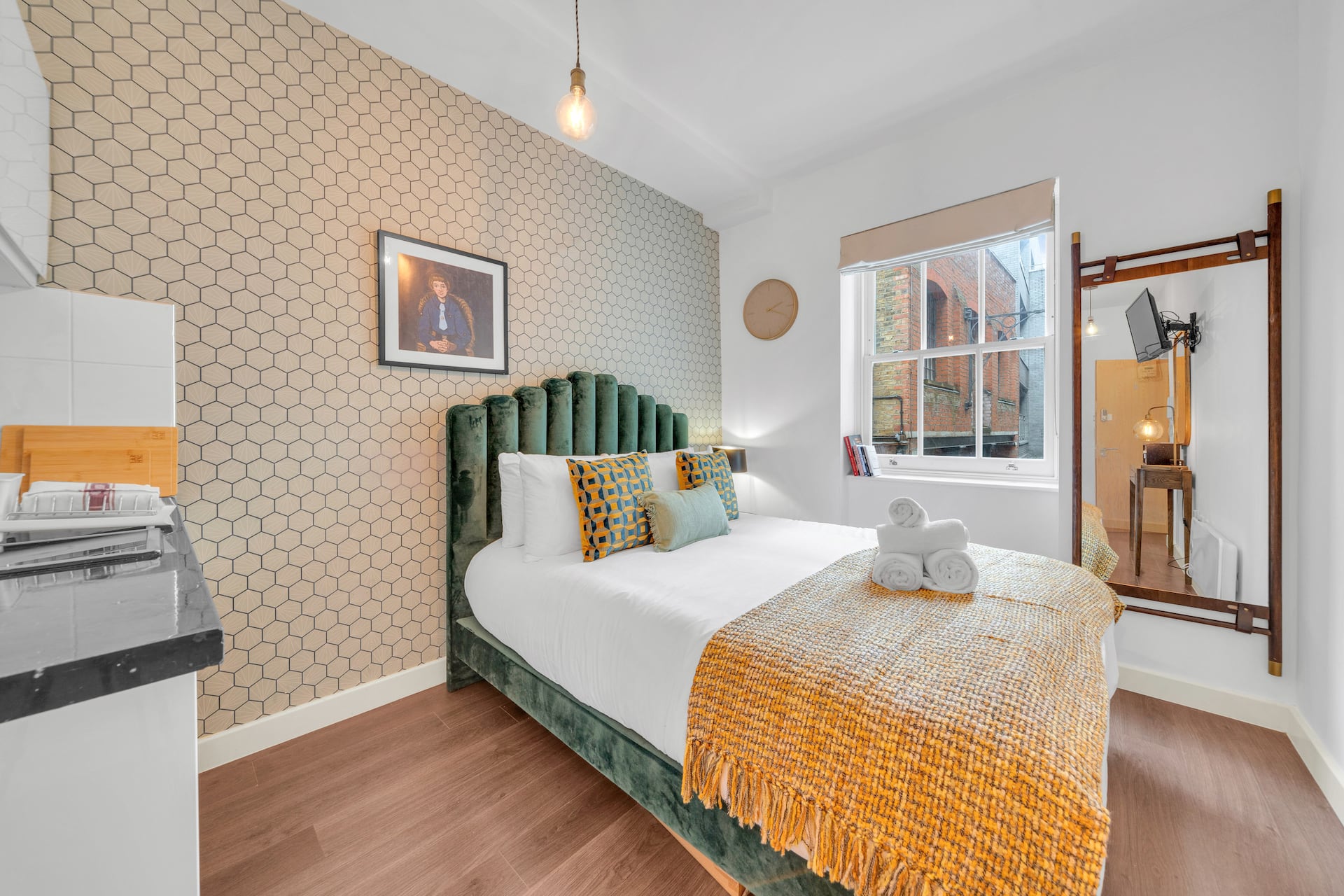 Stylish Studio Retreat in an Upscale Area