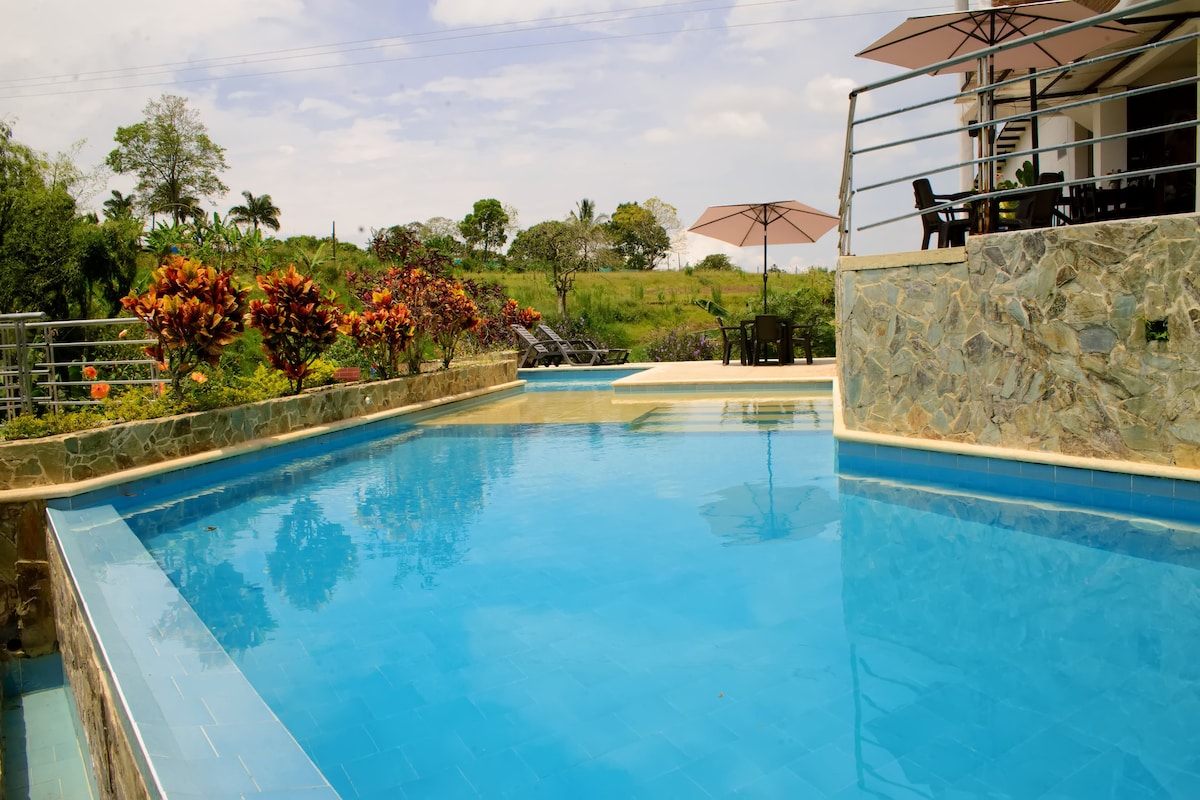 Piscina Loma Verde