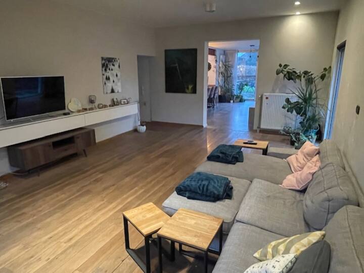 Ruime Moderne Woning. - Boom