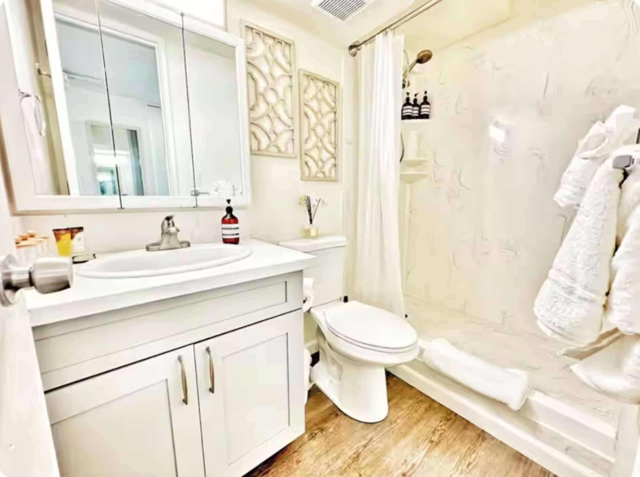 Waikiki studio w/ stunning views from high floor - Image 2