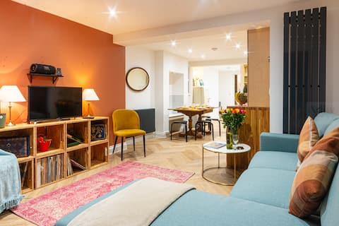 Modern Margate Maisonette close to Beach by Adliv