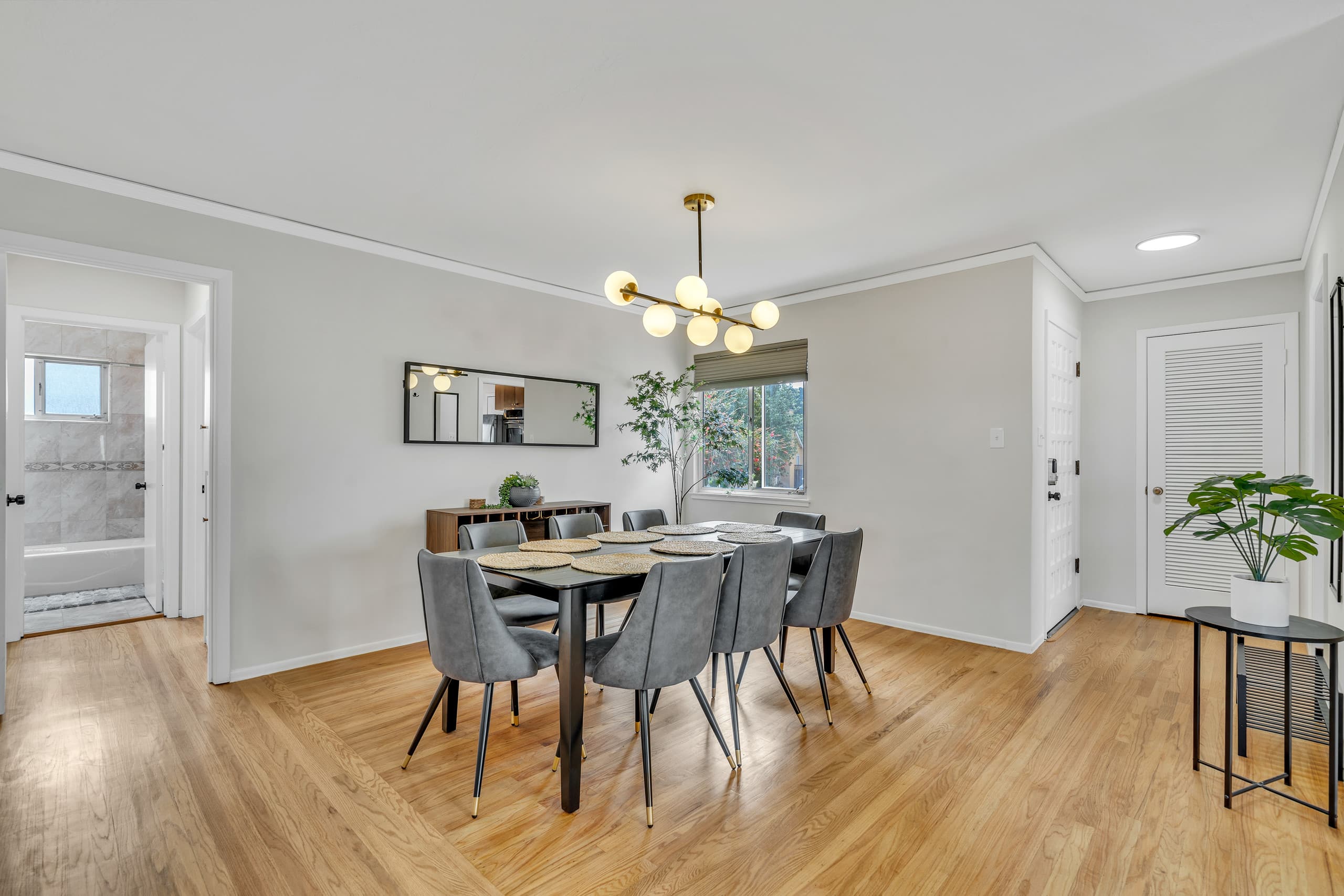 Home in South San Francisco · ★4.83 · 4 bedrooms · 6 beds · 4 private baths - Image 24