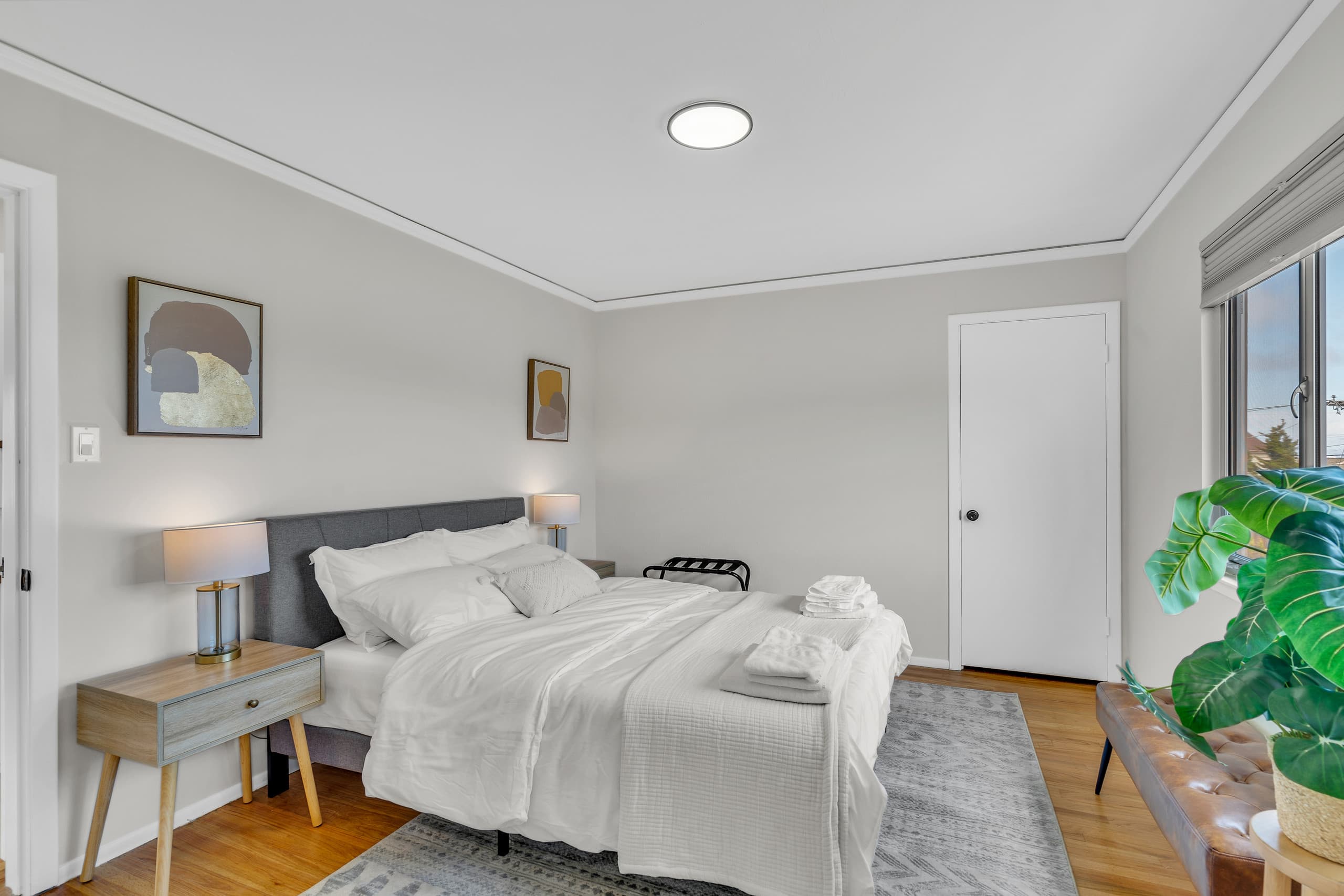 Home in South San Francisco · ★4.83 · 4 bedrooms · 6 beds · 4 private baths - Image 2