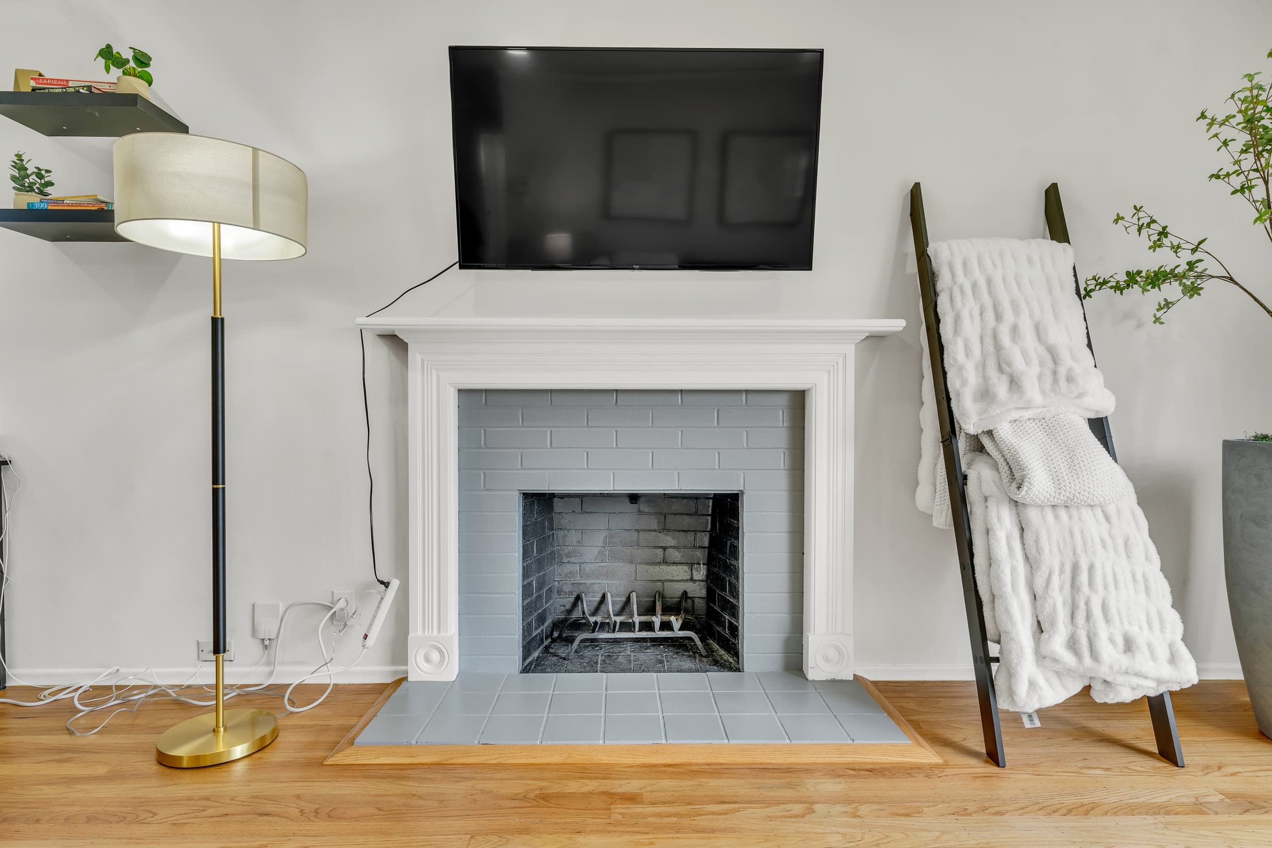 Home in South San Francisco · ★4.83 · 4 bedrooms · 6 beds · 4 private baths - Image 12