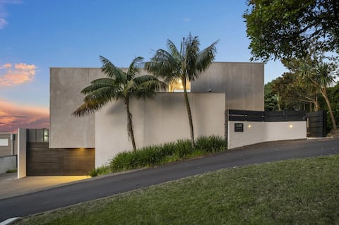 Luxury Remuera Villa Pool & View