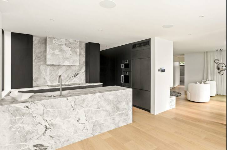 Sydney Harbour View Penthouse gallery image 4