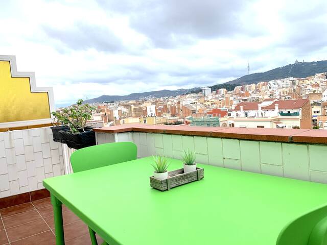 Penthouse with terrace, ideal 2 couples, Gracia!