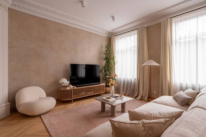 2BR ‘ZEN’ luxury in Quite Center gallery image 2