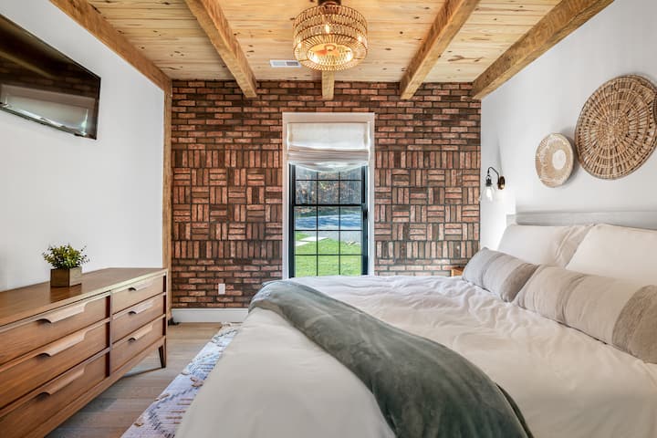 Main floor bedroom.