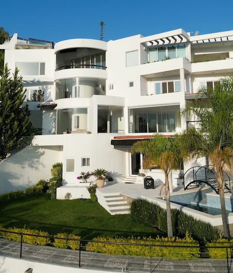 House with lake view and pool