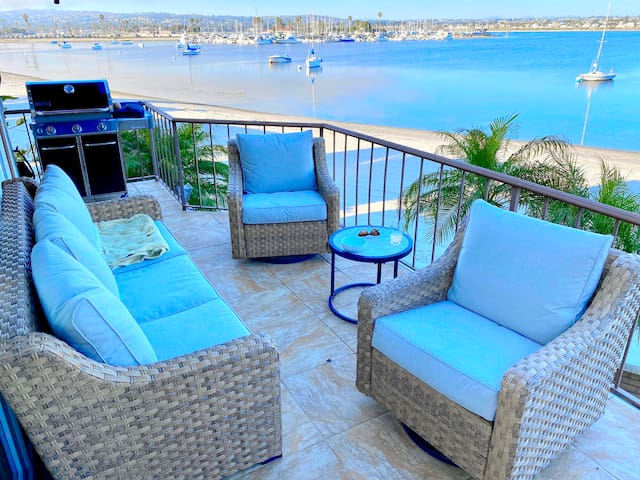 Beautifully Remodeled – Right On The Beach