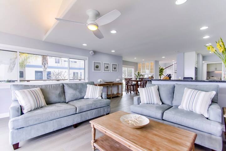 Beautifully Remodeled – Right On The Beach gallery image 3