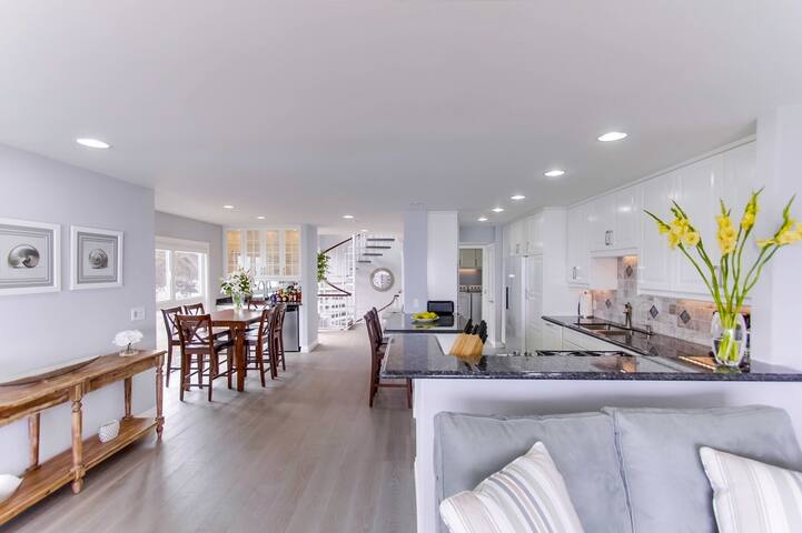 Beautifully Remodeled – Right On The Beach gallery image 5