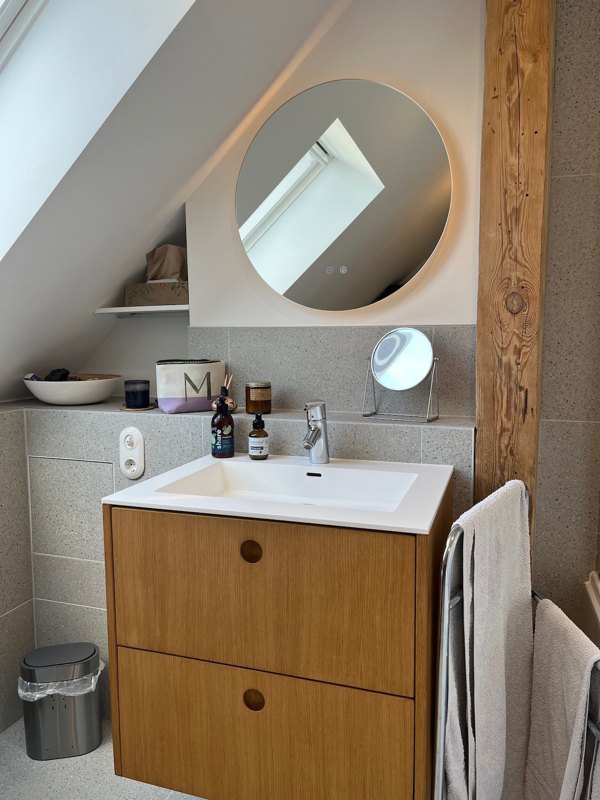 Stylish room - central location, greenery, new - women only
