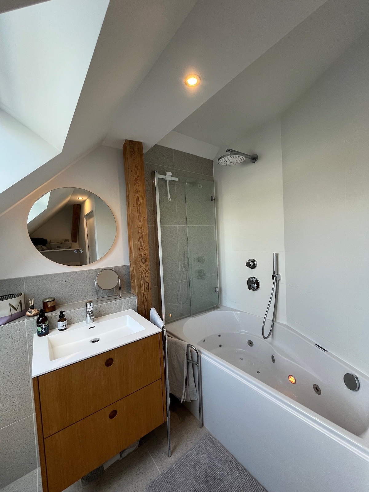 Stylish room - central location, greenery, new - women only