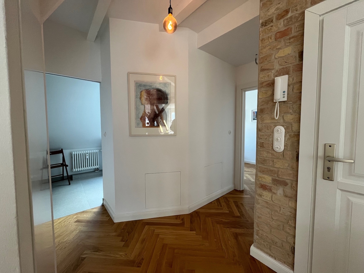 Stylish room - central location, greenery, new - women only