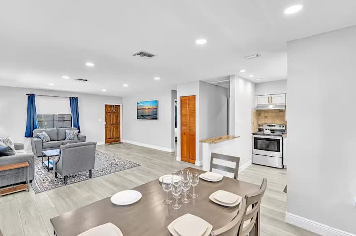 Charming 2 Bedroom On Las Olas-free Parking - Fort Lauderdale
