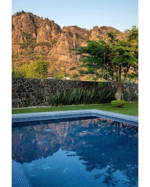 Villa Luna Vista al Tepozteco with Pool