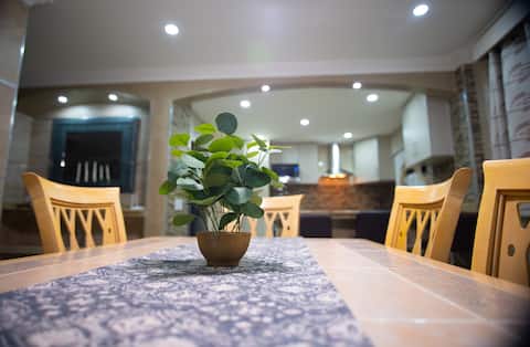 Spacious house 4 bedrooms, AC, garage, peaceful.