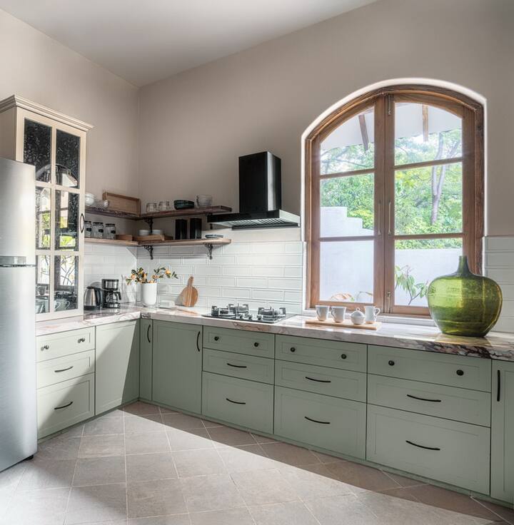 Full kitchen image 1